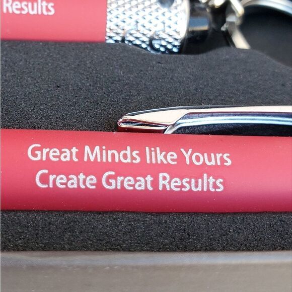 Pen and flashlight gift box set "Great Minds Like Yours Create Great Results" - Picture 2 of 7